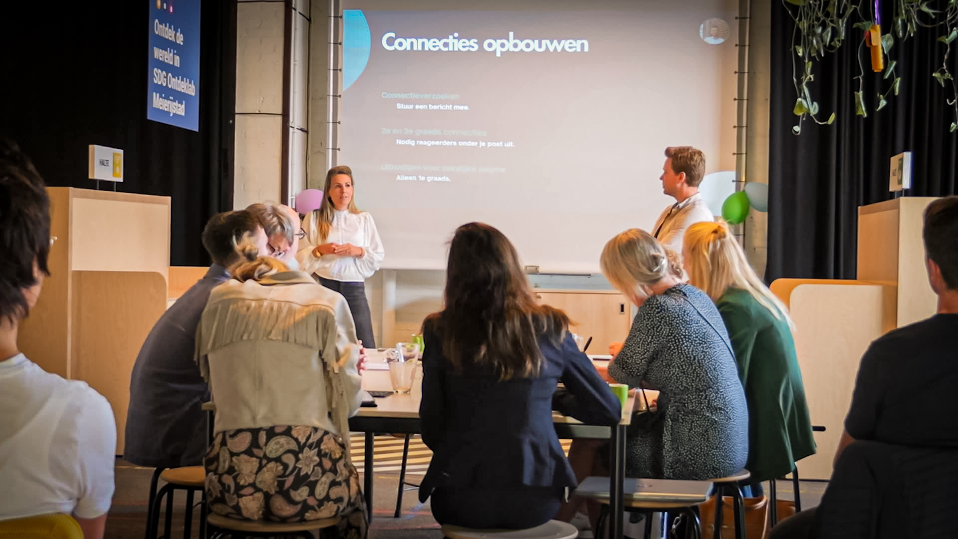 Spreker presenteert voor het publiek
